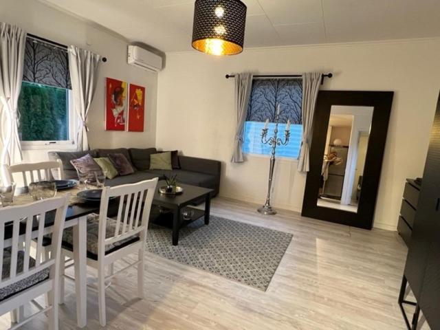 شقة Fresh And Cozy Little House 45Km In Taby ستوكهولم المظهر الخارجي الصورة